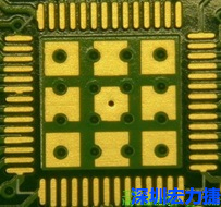 這個通孔的設計勉強可以接受，只剩下正中間一個通孔沒有塞孔，而且孔徑也變小了。