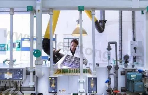 理想狀態下自動化生產線大約能節省傳統企業50%的人力成本，良率可提升至98%。